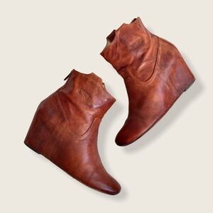 Frye Carson Wedge Cognac Brown Leather Ankle Booties Women’s Size 6 Zip Up Heel